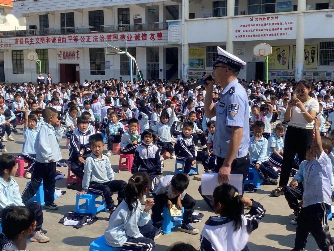 云南学生安全管理苹果版:小手拉大手 与平安一路同行 | 春季守护行动